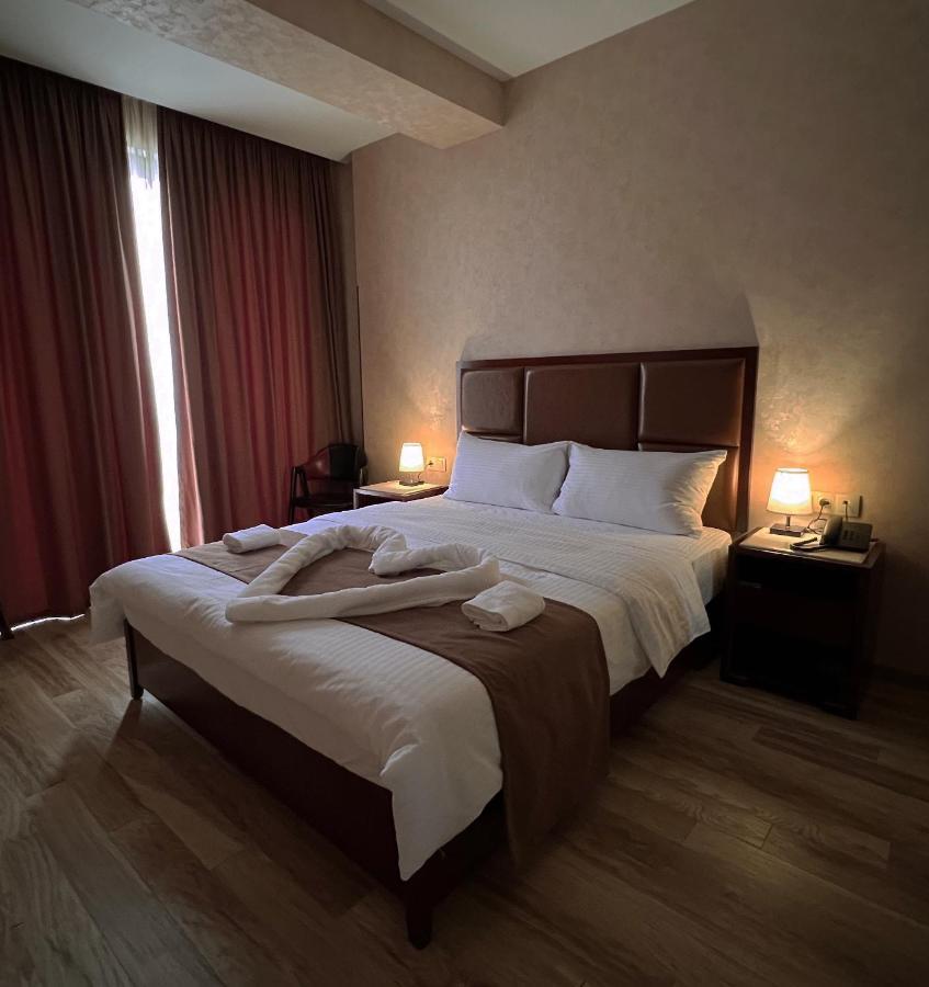Aura Hotel Тбилиси Экстерьер фото